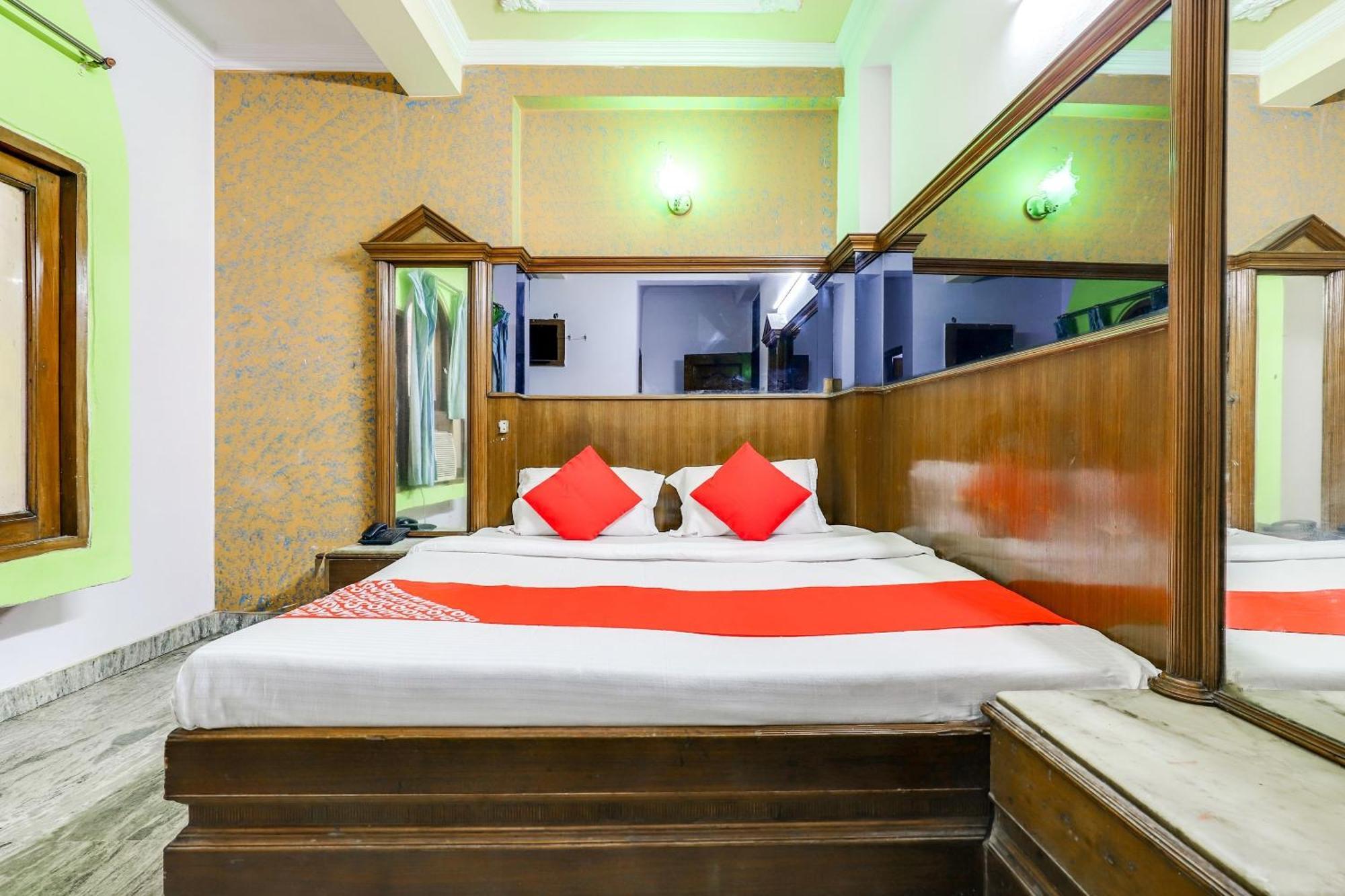 Hotel O Moon Palace Dx Ню Делхи Екстериор снимка
