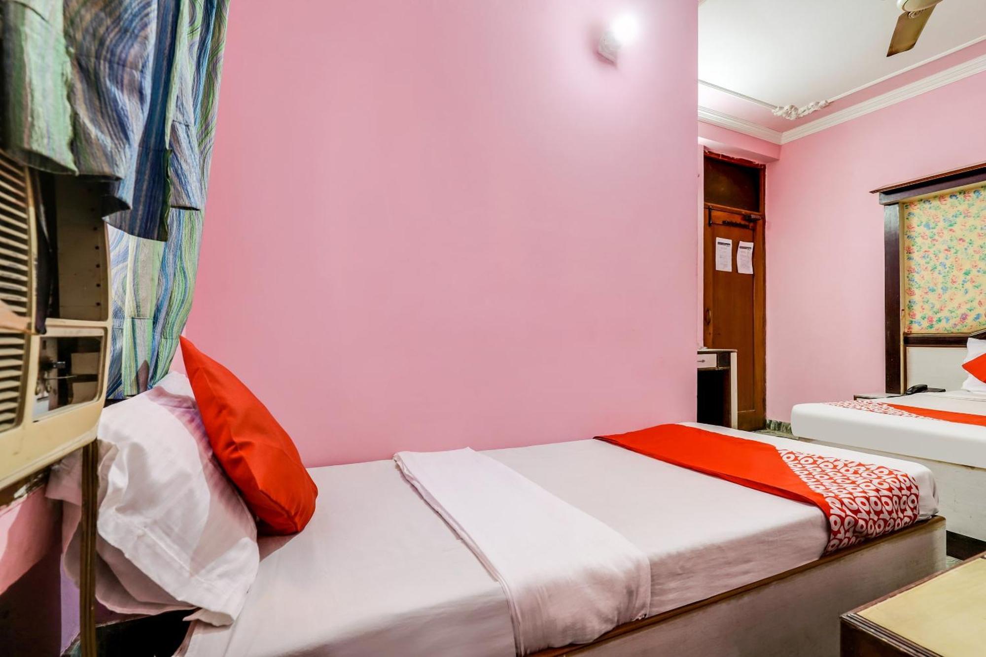 Hotel O Moon Palace Dx Ню Делхи Екстериор снимка