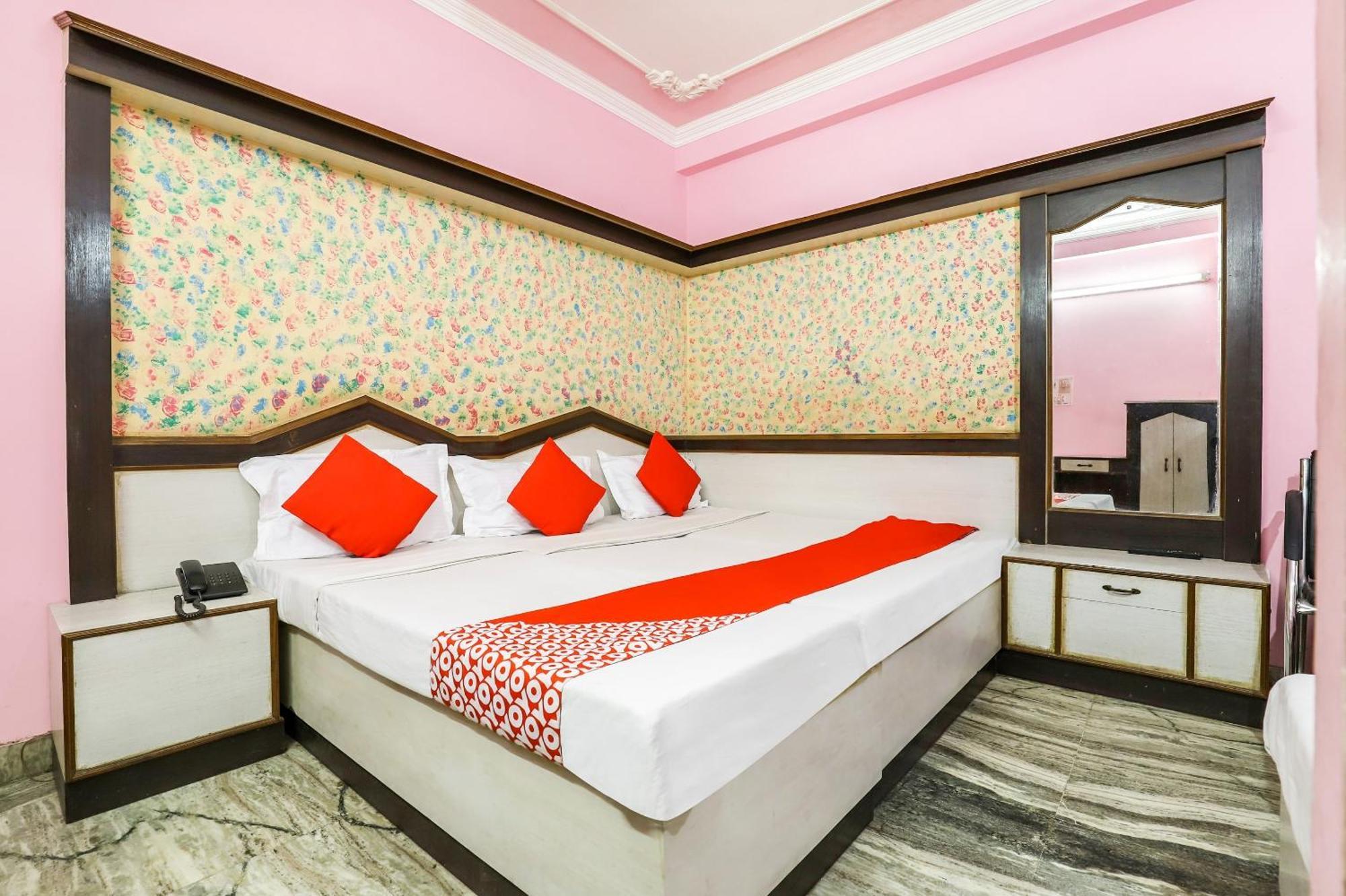 Hotel O Moon Palace Dx Ню Делхи Екстериор снимка