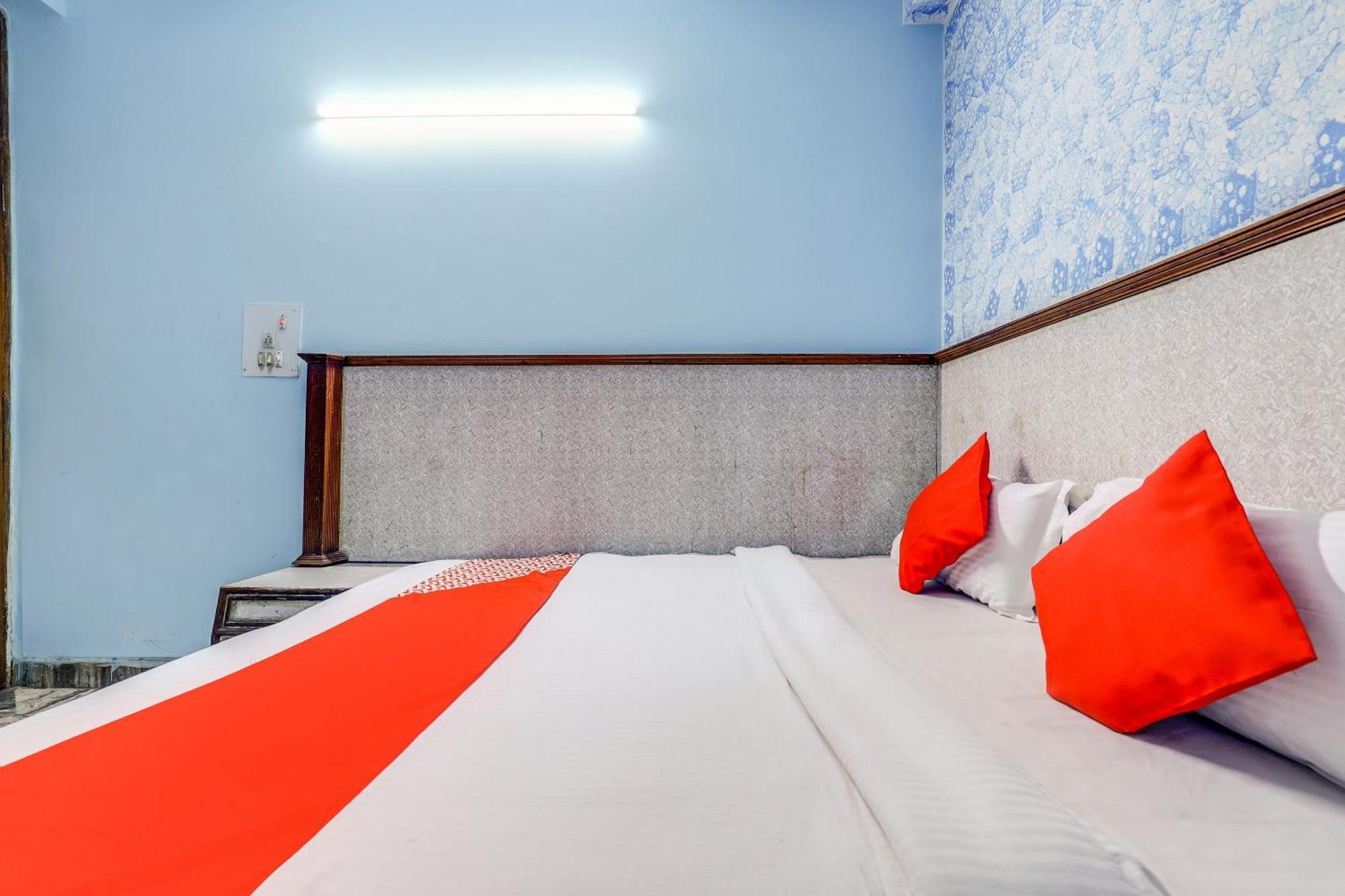 Hotel O Moon Palace Dx Ню Делхи Екстериор снимка