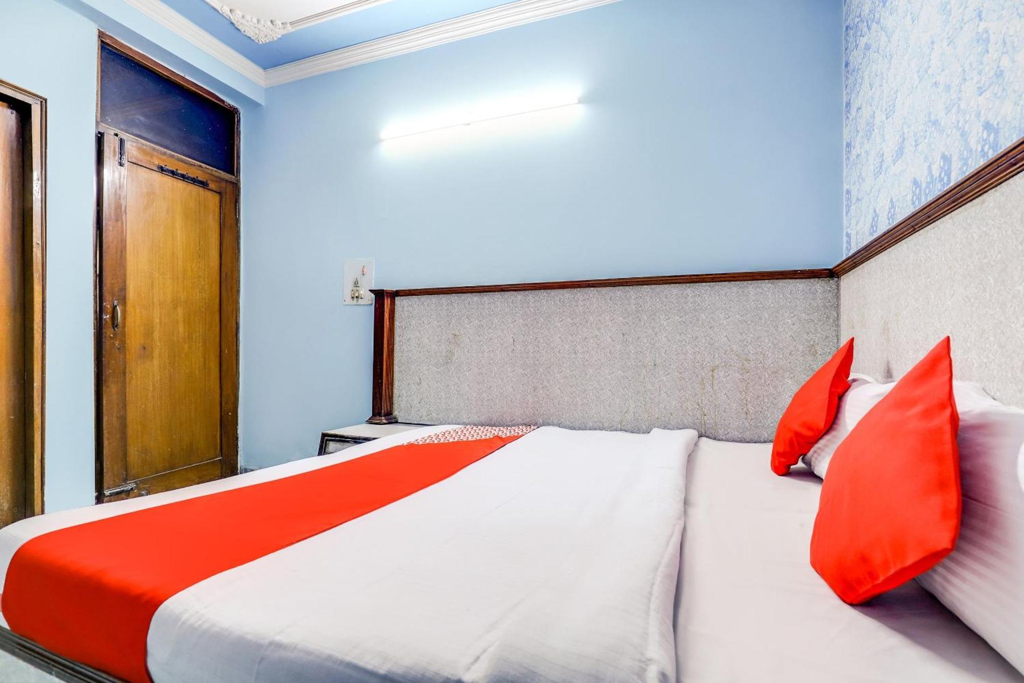 Hotel O Moon Palace Dx Ню Делхи Екстериор снимка