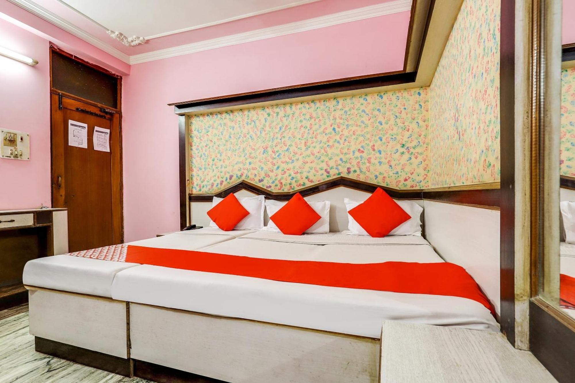 Hotel O Moon Palace Dx Ню Делхи Екстериор снимка