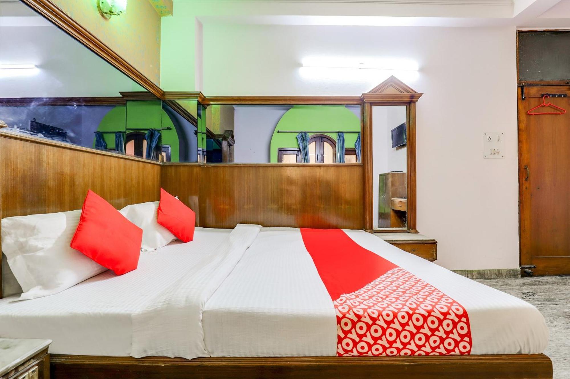 Hotel O Moon Palace Dx Ню Делхи Екстериор снимка
